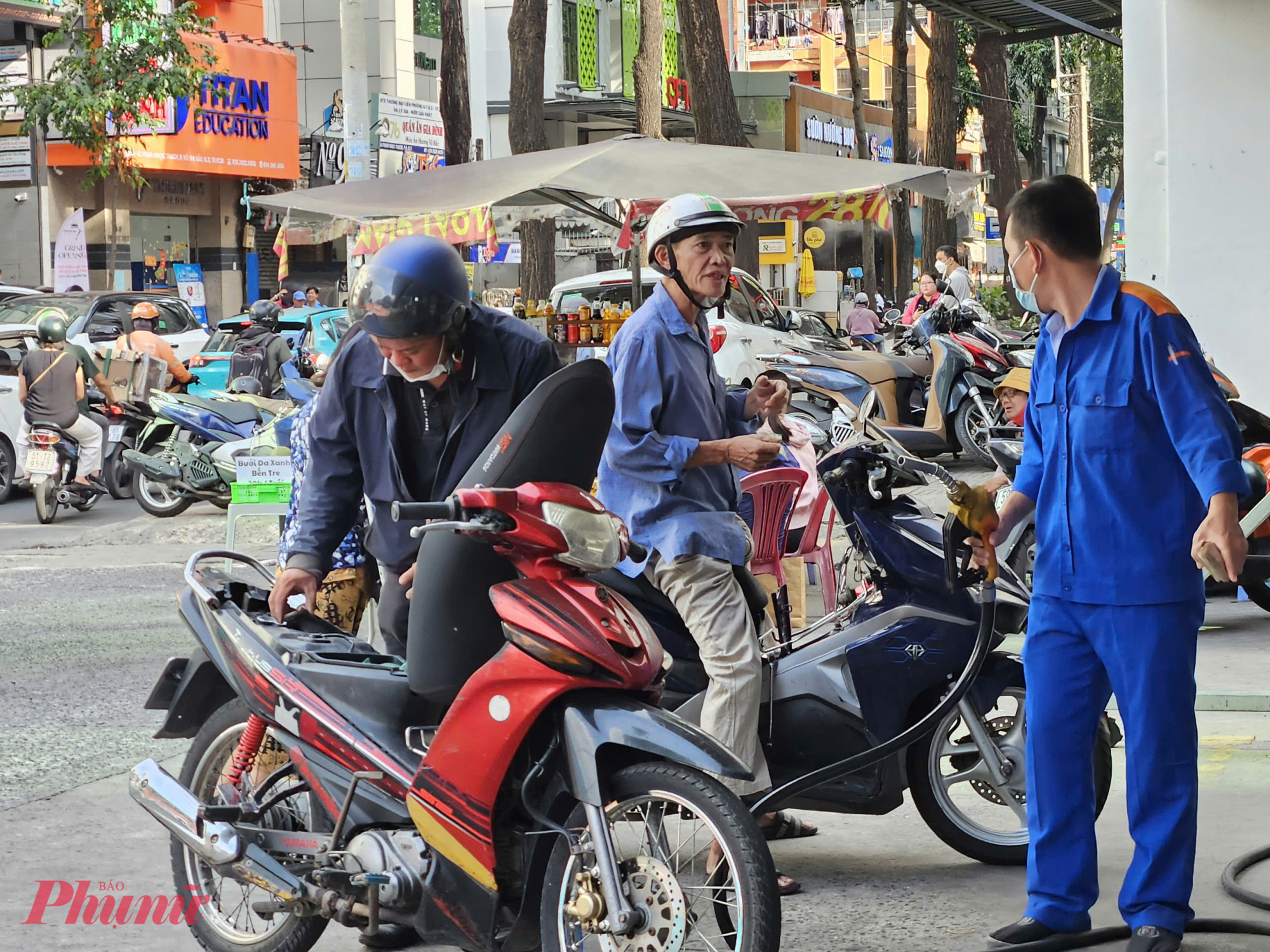 Gi&aacute; xăng dầu trong nước đồng loạt tăng phi&ecirc;n thứ 3 li&ecirc;n tiếp - Ảnh: Ngọc Th&ugrave;y