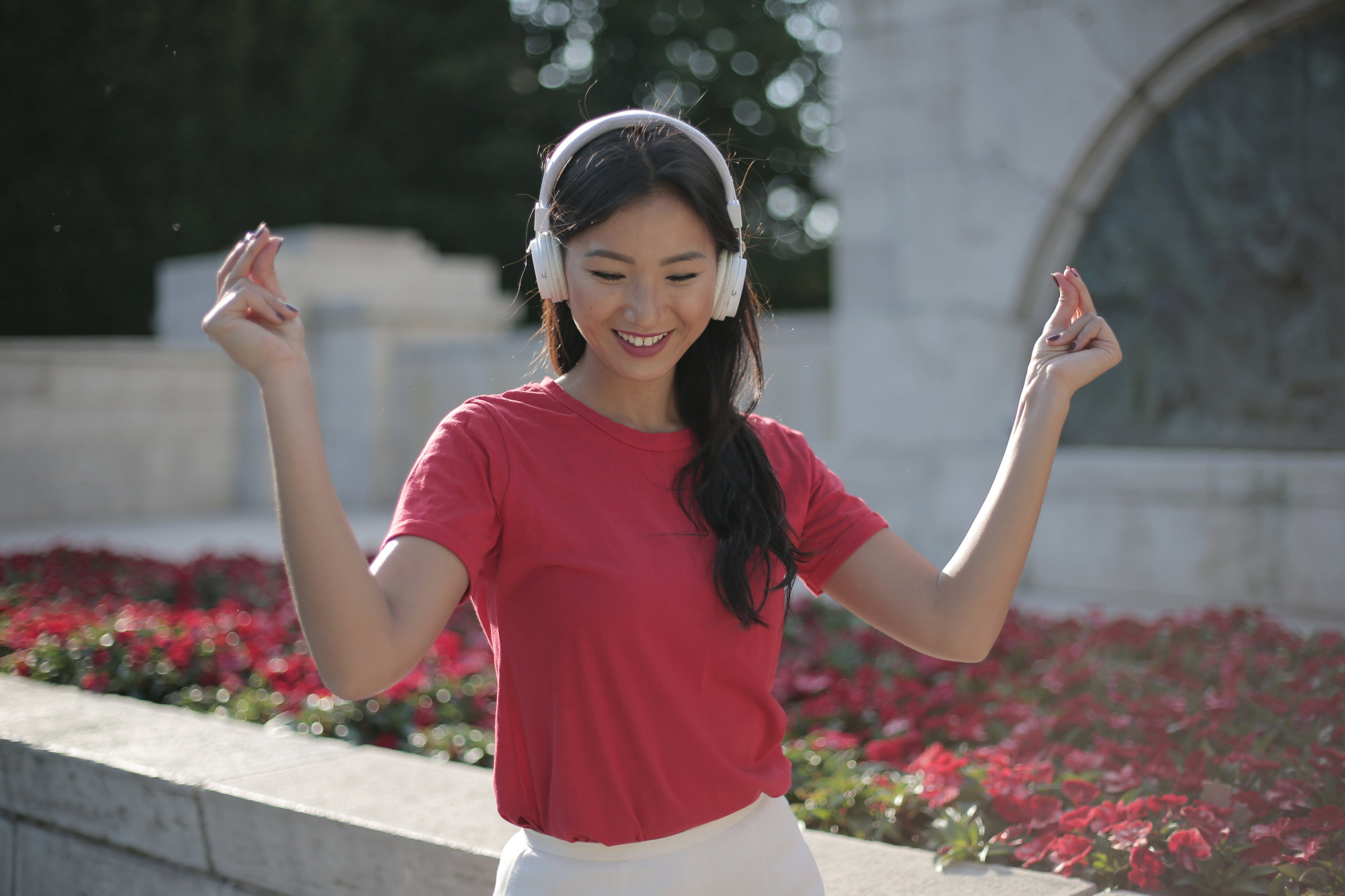 Q&uacute;a khứ kh&ocirc;ng thể thiếu nhưng hiện tại ta đang sống mới l&agrave; thứ m&igrave;nh đang c&oacute; trong tay (ảnh minh họa)