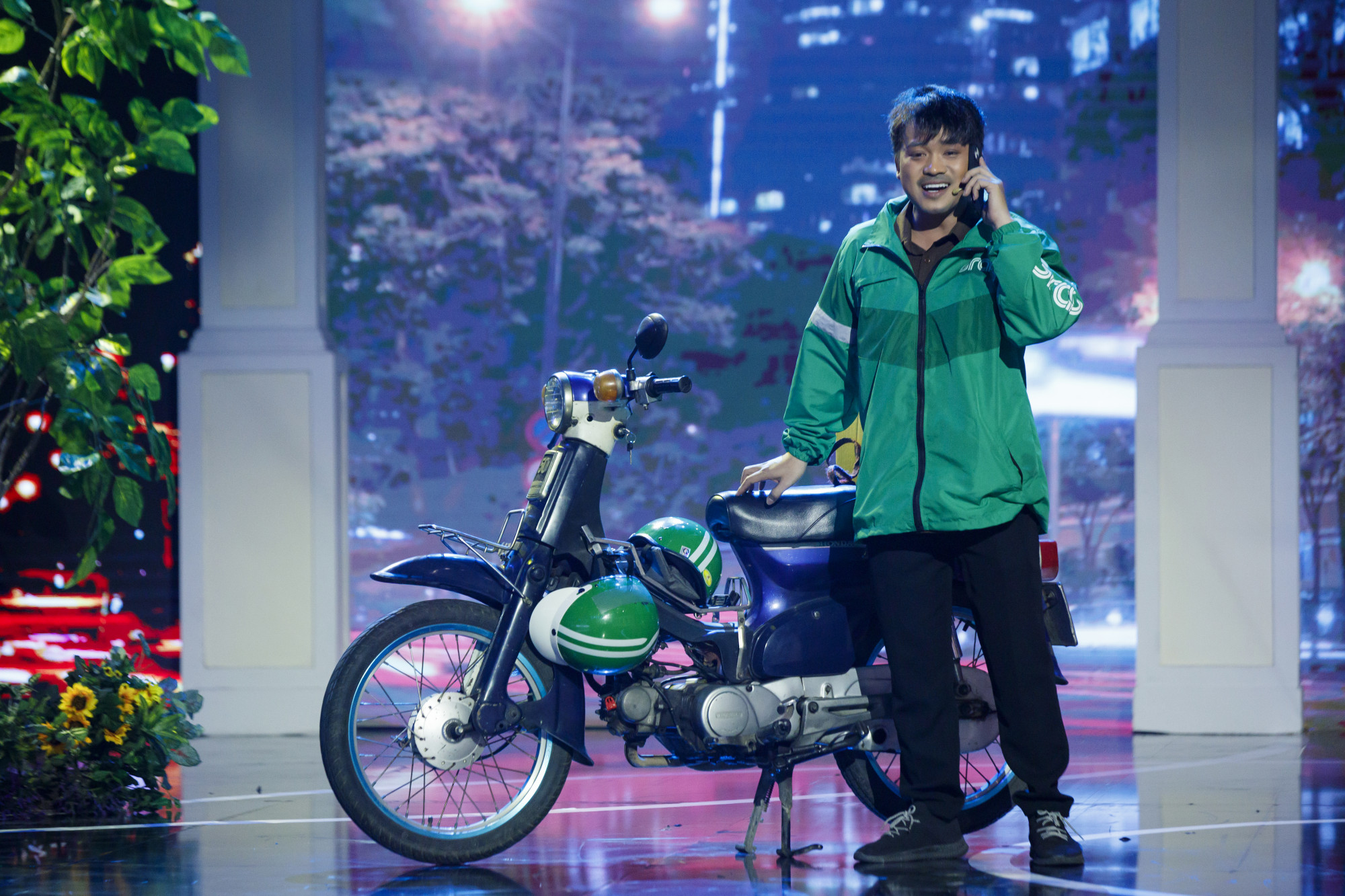H&ugrave;ng Vương trong tiết mục dự thi chung kết Học viện Cải lương