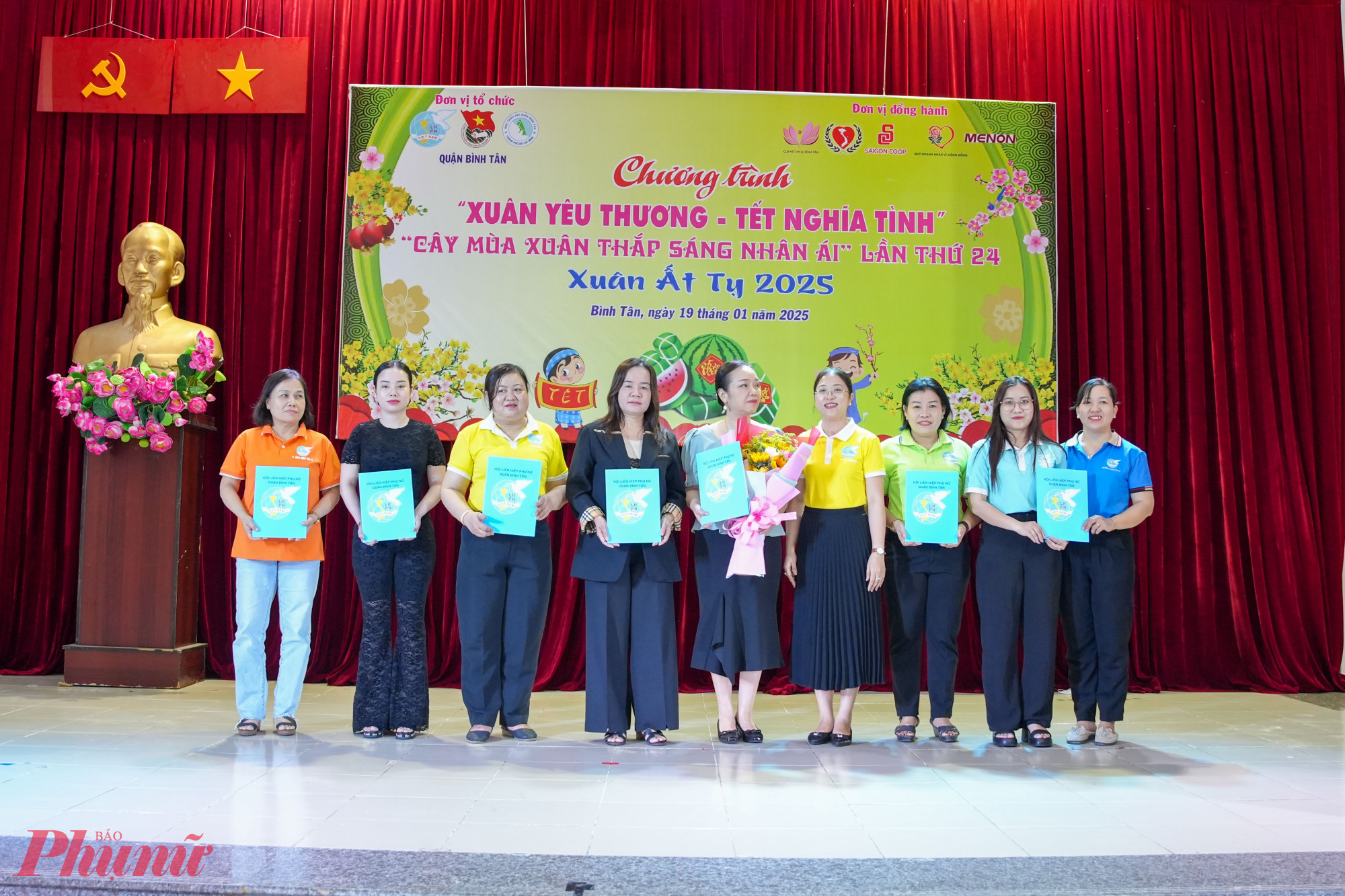Ra mắt ban chủ nhiệm CLB Mẹ đỡ đầu quận B&igrave;nh T&acirc;n. 