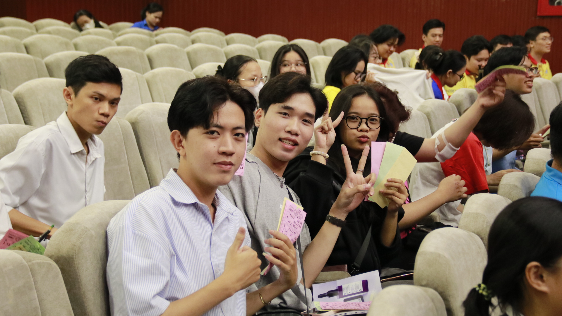 Sinh vi&ecirc;n chơi c&aacute;c tr&ograve; chơi truyền thống tại chương tr&igrave;nh - Ảnh: K.S.