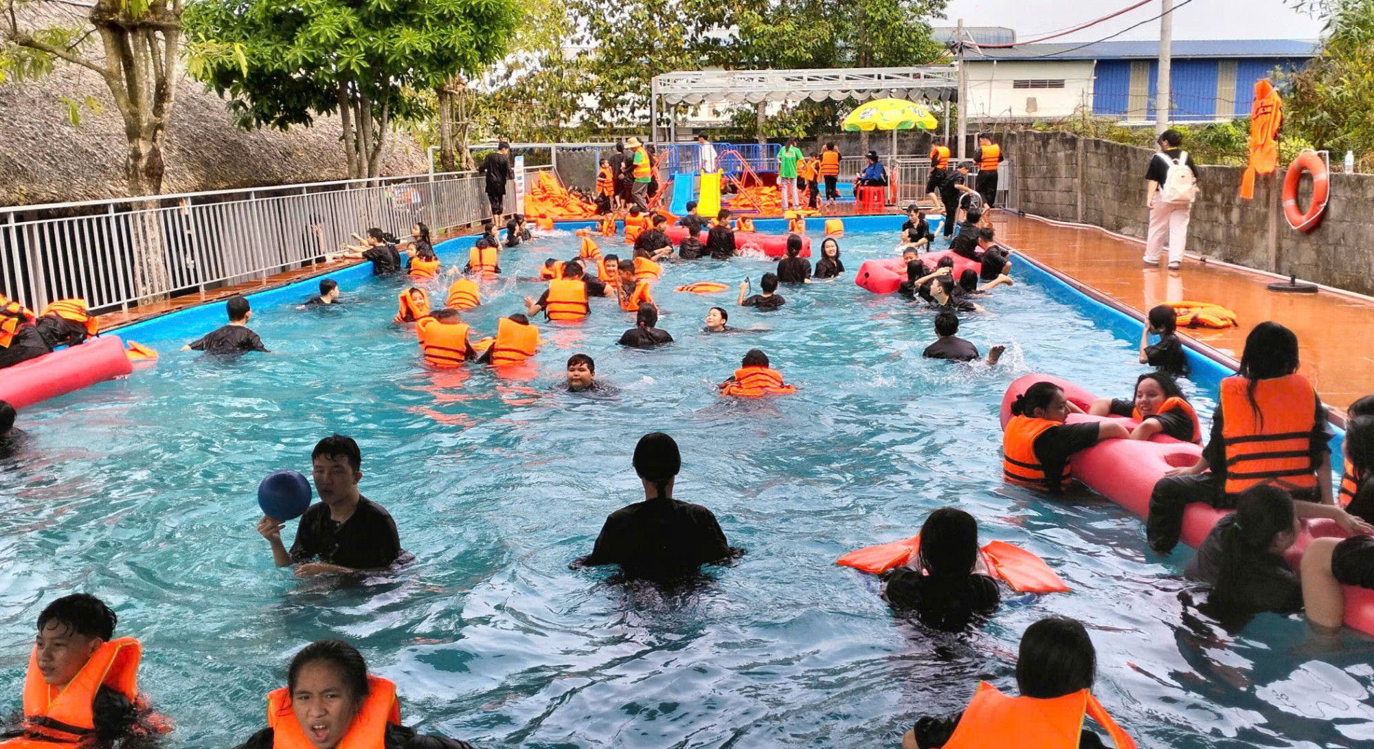 3.000 trẻ mồ c&ocirc;i, trẻ c&oacute; ho&agrave;n cảnh kh&oacute; khăn tại TPHCM được tạo điều kiện vui chơi tại đất th&eacute;p Củ Chi 