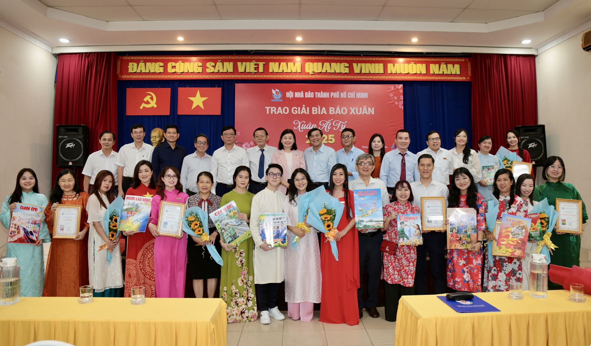C&aacute;c đơn vị được nhận giải v&agrave;o s&aacute;ng 22/1/25 - Ảnh: Dũng Phương