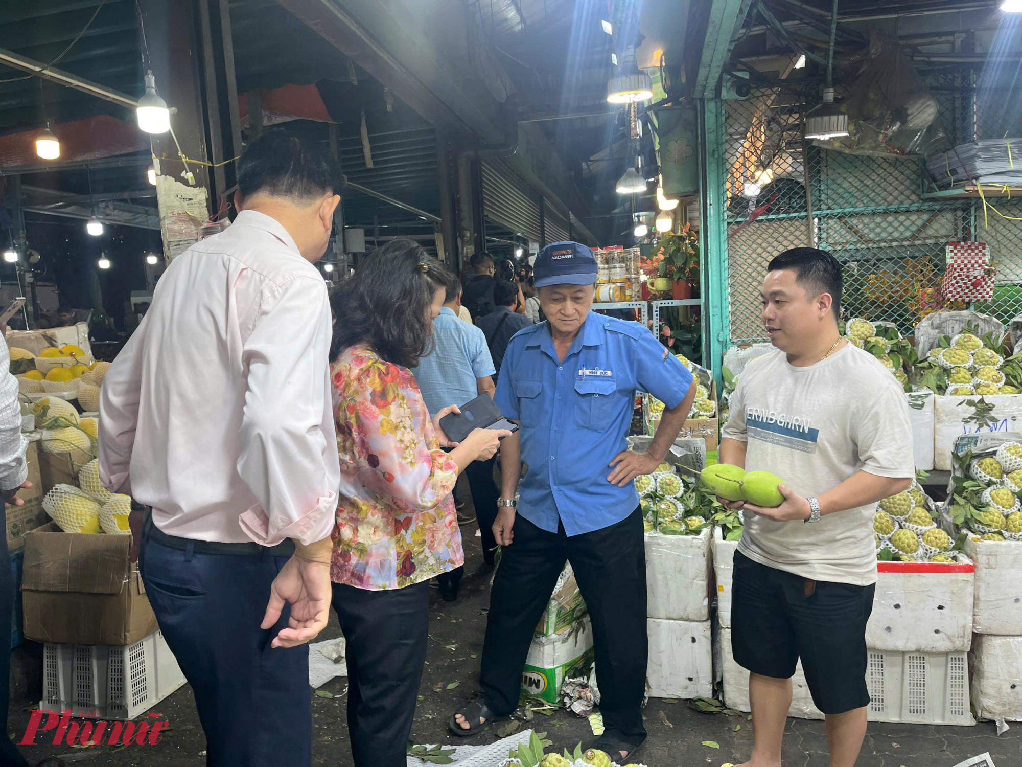 C&aacute;c tiểu thương tại chợ