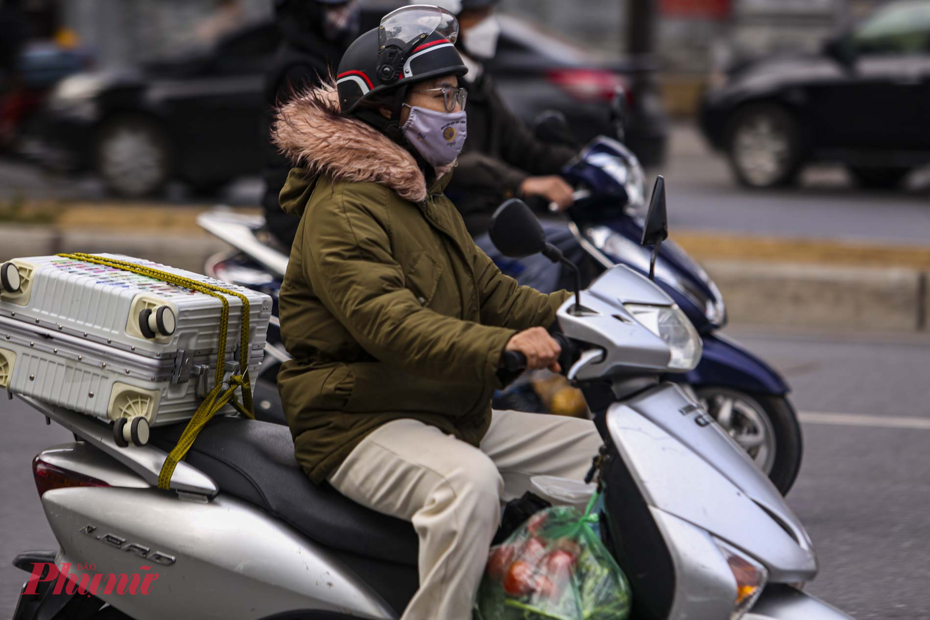 Trước đ&oacute;, lo ngại &ugrave;n tắc giao th&ocirc;ng, nhiều người d&acirc;n đ&atilde; trở về Thủ đ&ocirc; từ chiều ng&agrave;y m&ugrave;ng 4 Tết (tức 1/2).
