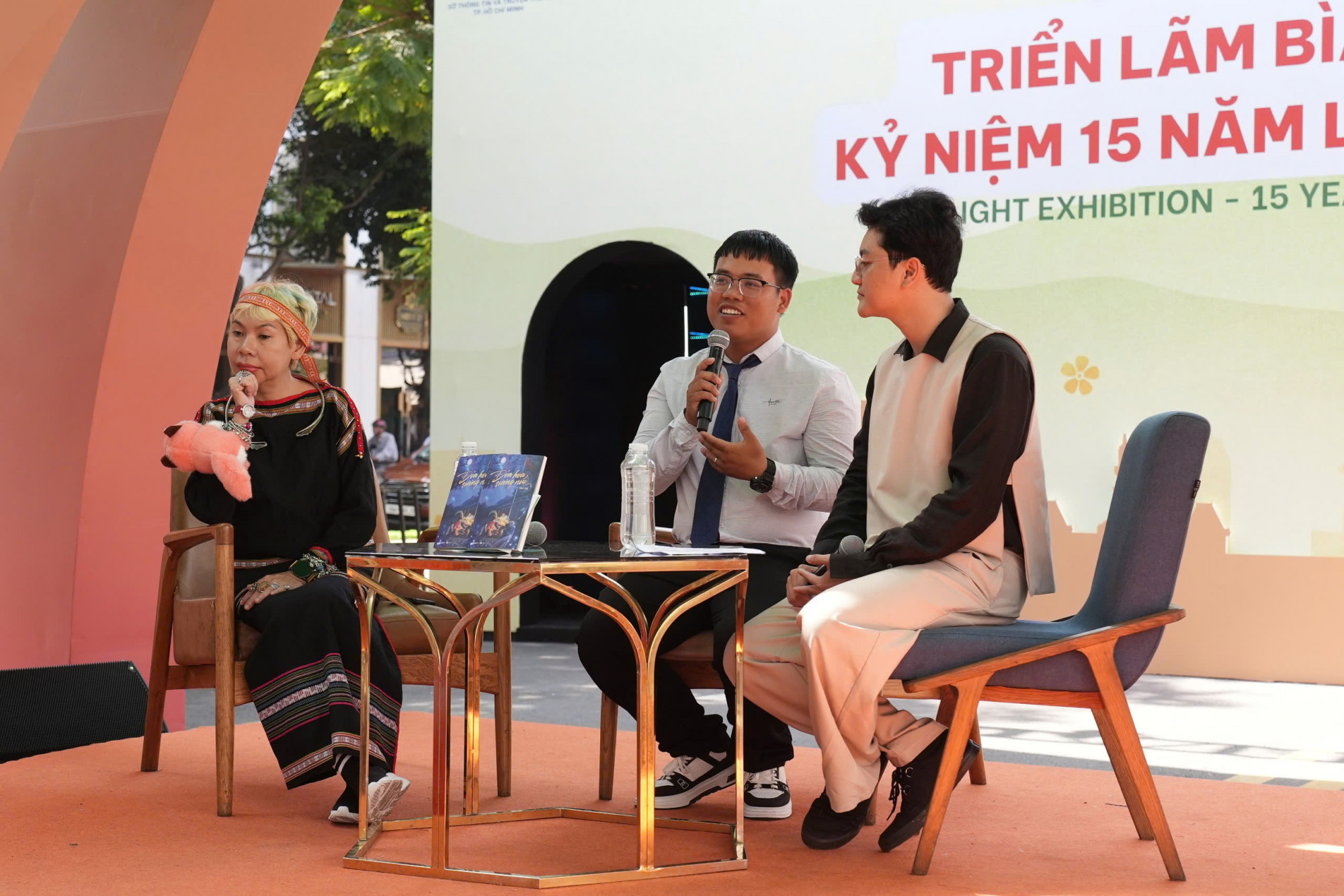 Giao lưu đầu năm với t&aacute;c giả T&acirc;m An tại kh&ocirc;ng gian lễ hội s&aacute;ch. Ảnh: Sbooks