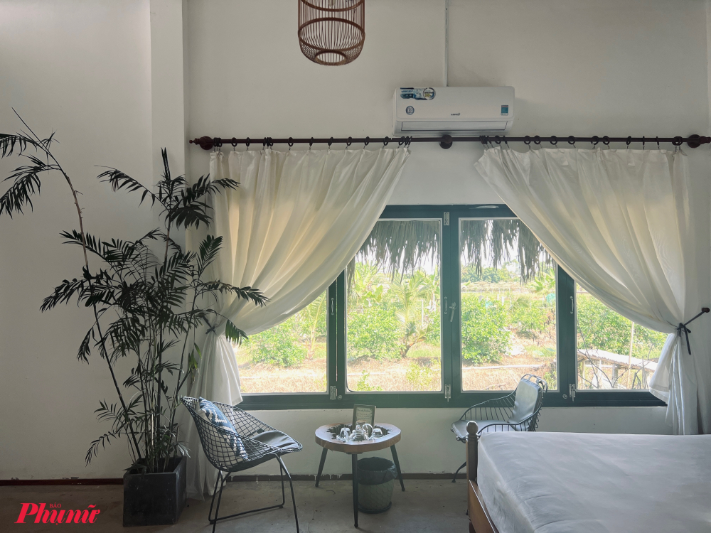 Homestay c&oacute; 5 căn ph&ograve;ng m&aacute;i l&aacute; để du kh&aacute;ch lựa chọn được đặc t&ecirc;n theo c&aacute;c lo&agrave;i hoa bằng tiếng Anh như Gardenia, Tuberose, Jasmin, Padma v&agrave; Mangolia. Mỗi căn ph&ograve;ng đều được thiết kế theo một phong c&aacute;ch ri&ecirc;ng biệt. 