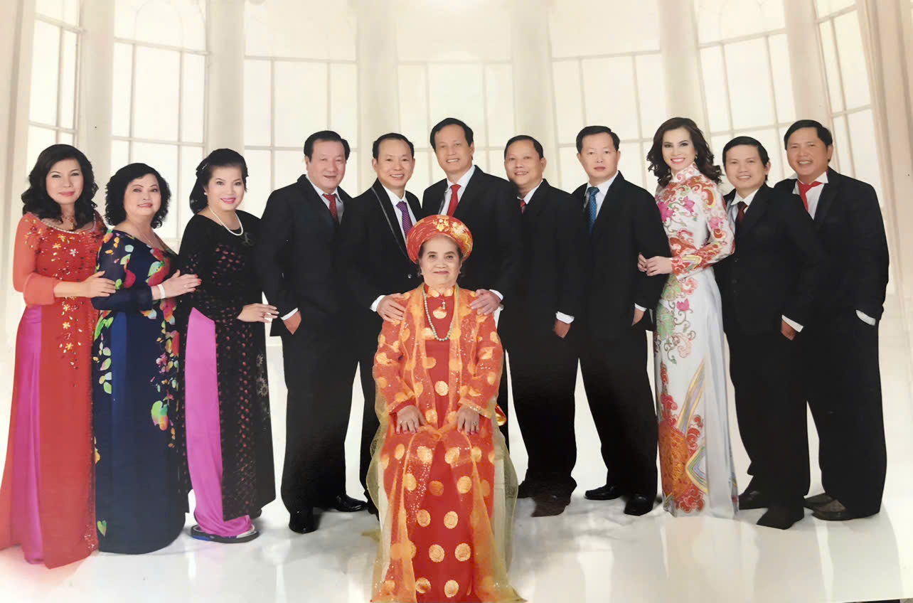 Mẹ của chị Kim Hồng b&ecirc;n 11 người con 
