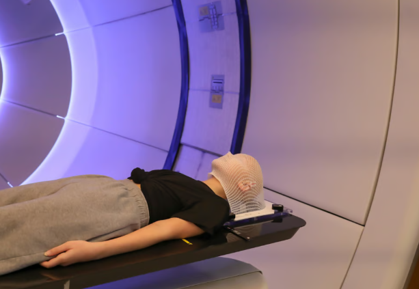 Ph&ograve;ng kh&aacute;m Mayo đ&atilde; c&ocirc;ng bố tin tức đ&aacute;ng mừng về việc sử dụng liệu ph&aacute;p ch&ugrave;m tia proton để điều trị cho những bệnh nh&acirc;n lớn tuổi mắc bệnh u nguy&ecirc;n b&agrave;o thần kinh đệm &aacute;c t&iacute;nh cấp độ bốn. Ảnh: Shutterstock