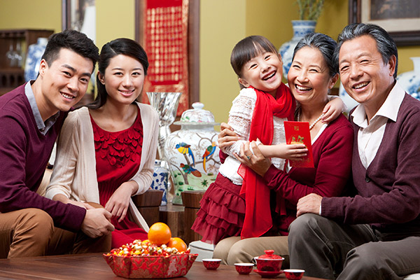 Gia đ&igrave;nh sum vầy ng&agrave;y Tết. (ảnh minh họa)