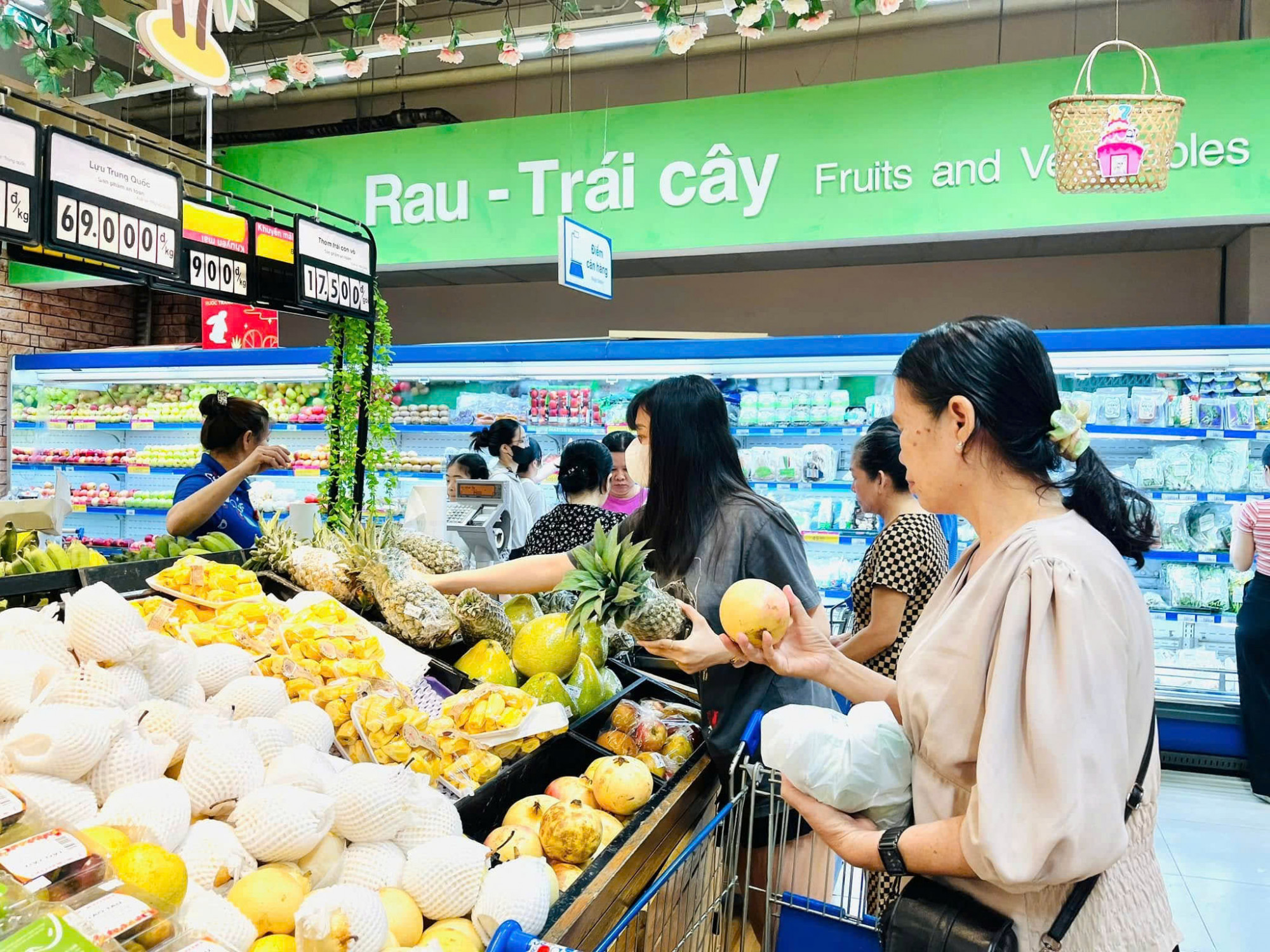 C&aacute;c mặt h&agrave;ng chay được tăng lượng hơn 30% so với b&igrave;nh thường, đồng thời được giảm gi&aacute; mạnh tại nhiều hệ thống si&ecirc;u thị