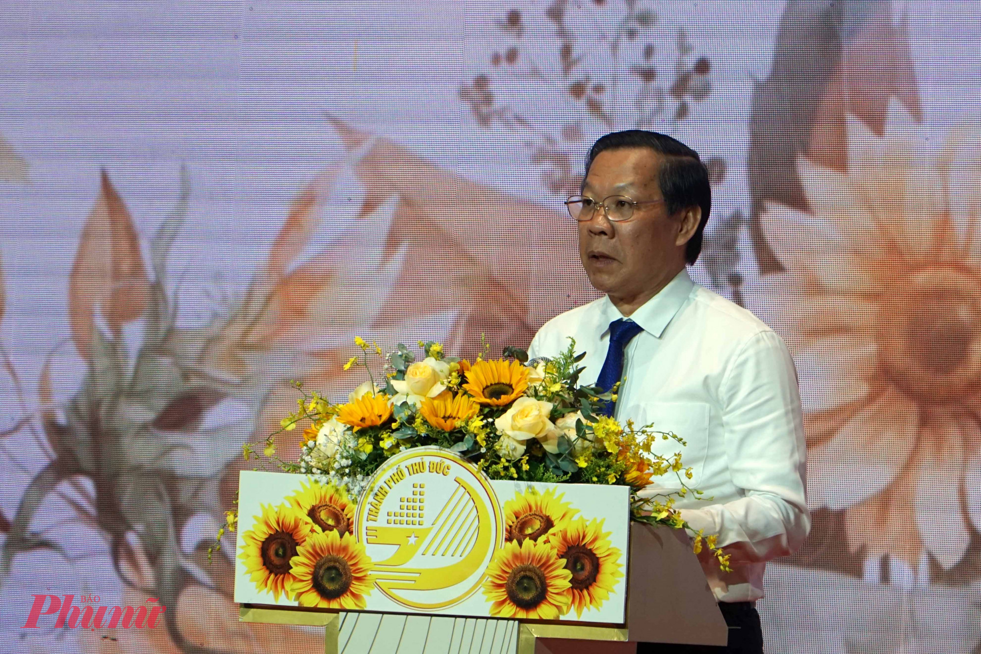 Chủ tịch UBND TPHCM Phan Văn M&atilde;i ph&aacute;t biểu tại hội nghị - Ảnh: Vũ Quyền