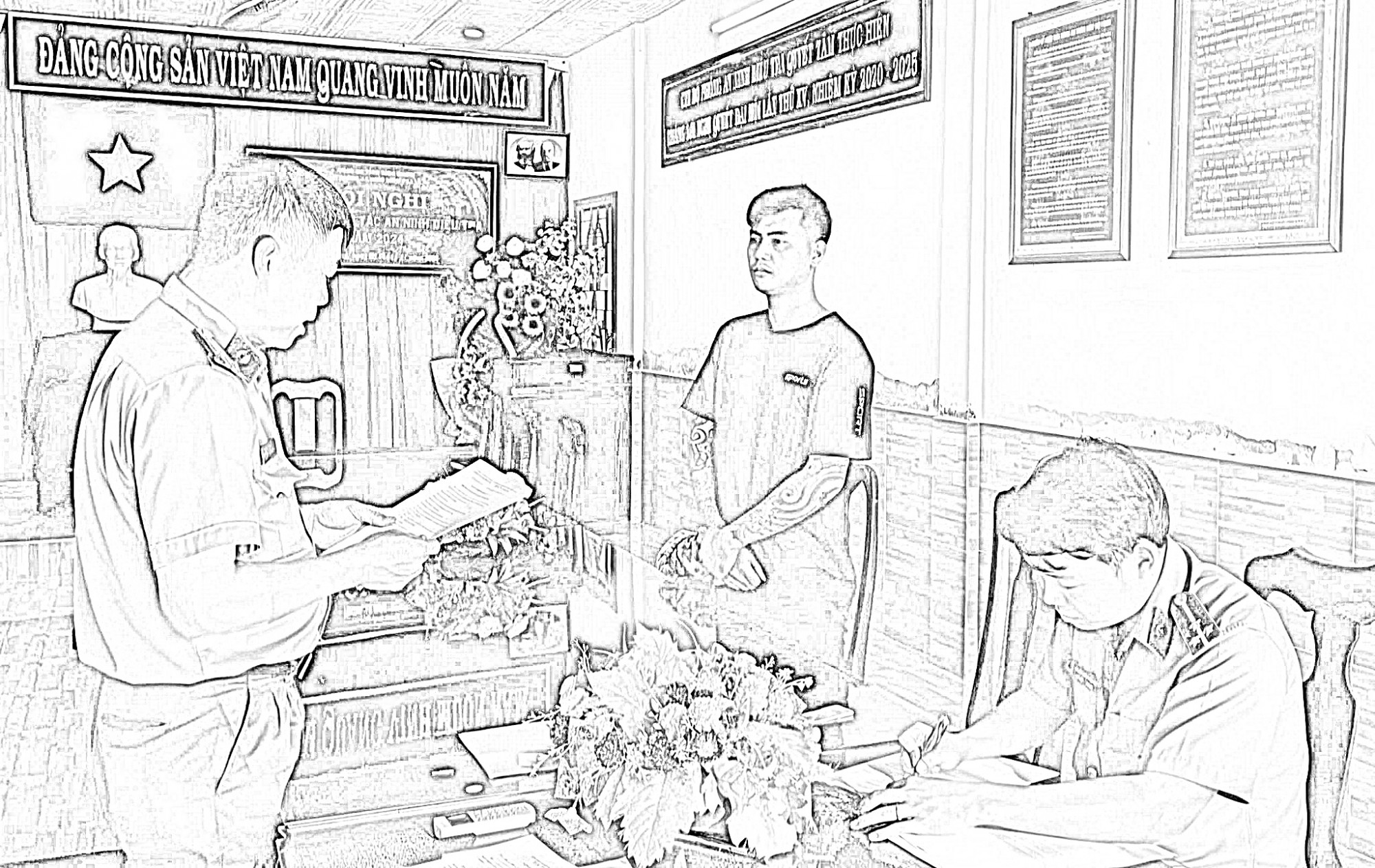 C&ocirc;ng an tống đạt quyết định khởi tố đối với Nguyễn Văn S&aacute;ng - Ảnh CACC