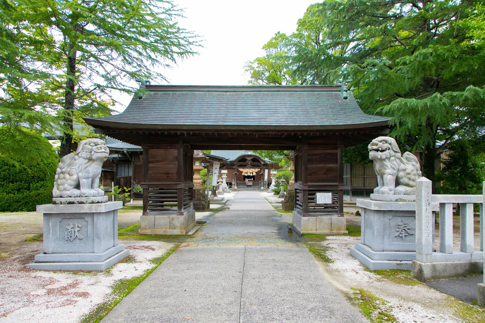 Một trong những vị thần được t&ocirc;n k&iacute;nh tại đền Umi l&agrave; Kotosakano'o-no-Mikoto - người đại diện cho sự t&aacute;ch biệt v&agrave; khởi đầu mới - Nguồn ảnh: Pixta