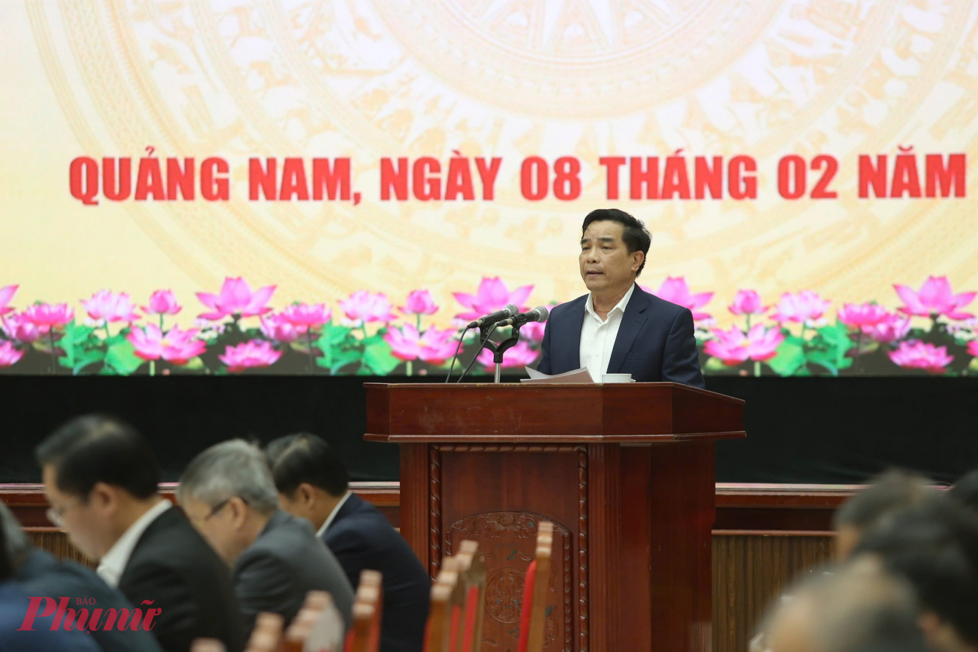 Chủ tịch UBND tỉnh Quảng Nam L&ecirc; Văn Dũng b&aacute;o c&aacute;o nội dung l&agrave;m việc với Thủ tướng