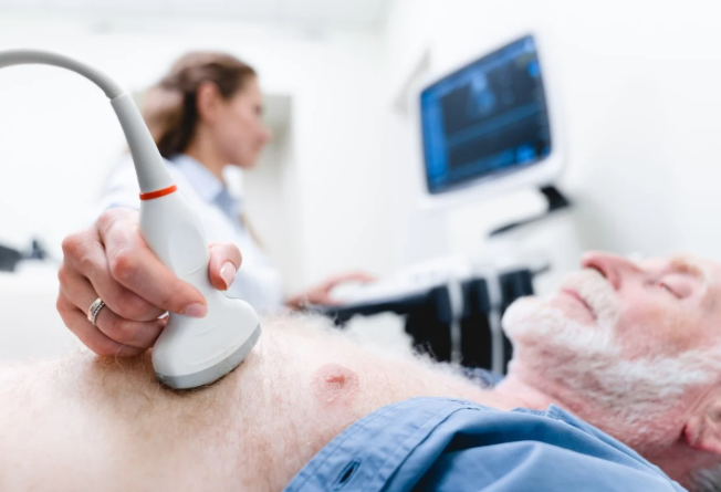 Theo một nghi&ecirc;n cứu, nam giới &iacute;t c&oacute; khả năng mắc ung thư v&uacute; hơn phụ nữ, nhưng lại c&oacute; khả năng tử vong v&igrave; căn bệnh n&agrave;y cao hơn. Hannibal Hanschke/dpa
