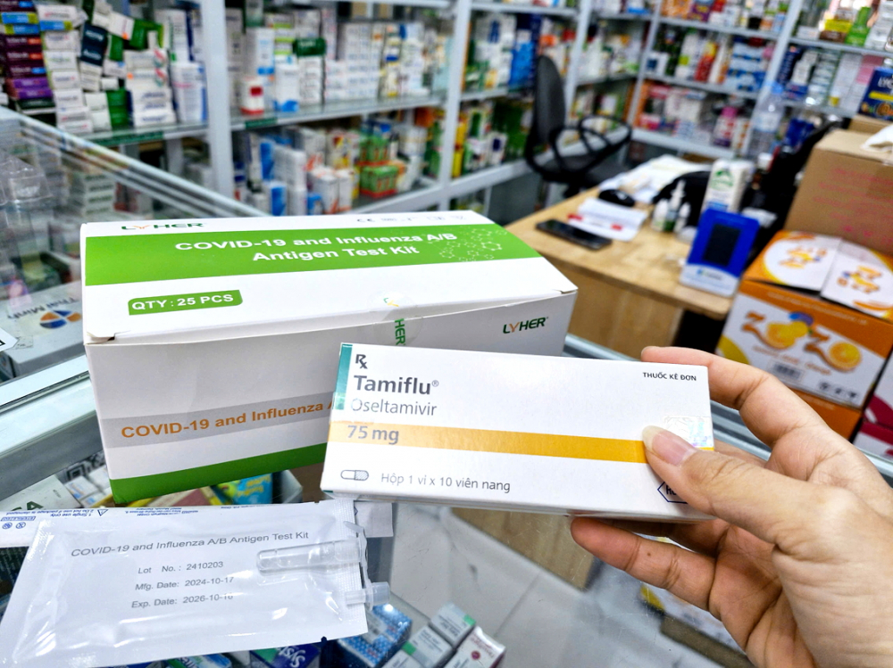 Thị trường thuốc Tamiflu v&agrave; kit test &ldquo;tăng nhiệt&rdquo; trước c&aacute;c th&ocirc;ng tin về dịch bệnh - ẢNH: H.A.