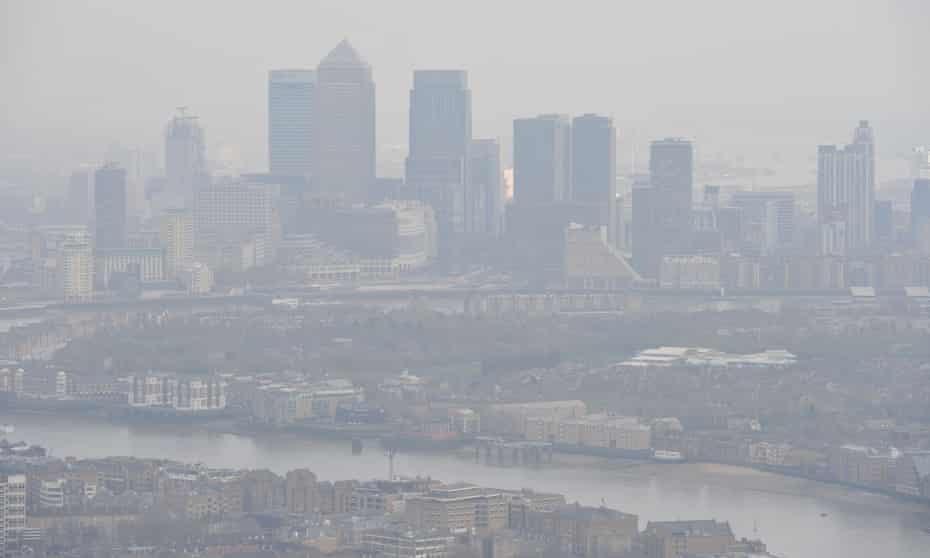 Sương m&ugrave; tr&ecirc;n bầu trời London - Ảnh: PA
