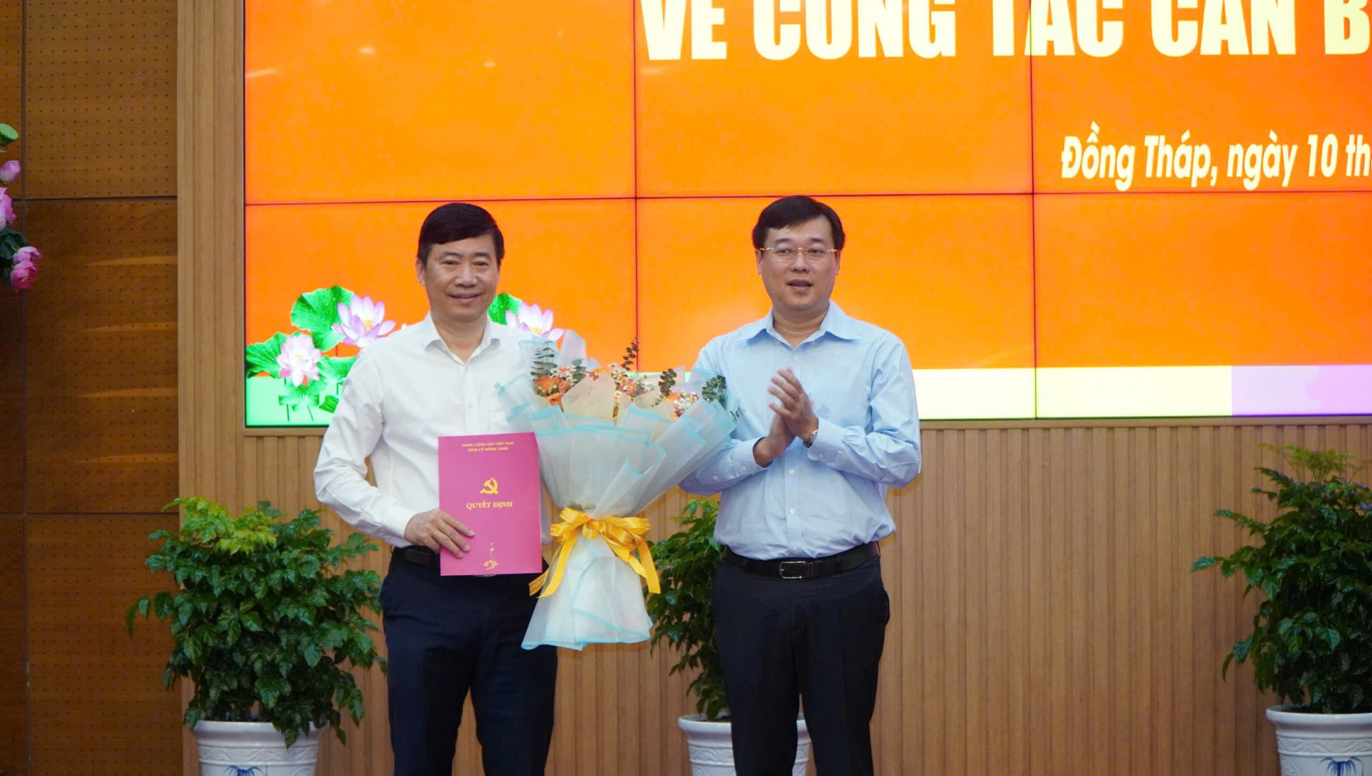 &Ocirc;ng Phạm Thiện Nghĩa - Chủ tịch UBND tỉnh Đồng Th&aacute;p nhận quyết định nghỉ hưu trước tuổi - Ảnh Ngọc T&agrave;i