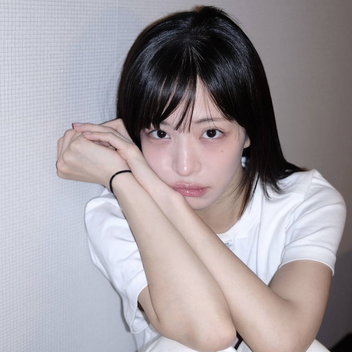 Lee Chae-young: C&ocirc; n&agrave;ng mang đến vẻ ngo&agrave;i mong manh, ngọt ng&agrave;o khi &aacute;p dụng kiểu trang điểm &ldquo;fairy&rdquo; tinh khiết. Chị em c&oacute; thể học Lee Chae-young c&aacute;ch t&ocirc; hồng đ&ocirc;i m&ocirc;i để th&ecirc;m m&agrave;u sắc cho khu&ocirc;n mặt tr&ocirc;ng tươi tắn, xinh đẹp hơn trong m&ugrave;a xu&acirc;n. Một đ&ocirc;i m&ocirc;i hồng nhẹ căng mọng sẽ c&agrave;ng t&ocirc;n l&ecirc;n phong c&aacute;ch &ldquo;fairy makeup&rdquo;, gi&uacute;p ''n&acirc;ng tầm'' nhan sắc cho ph&aacute;i đẹp.
