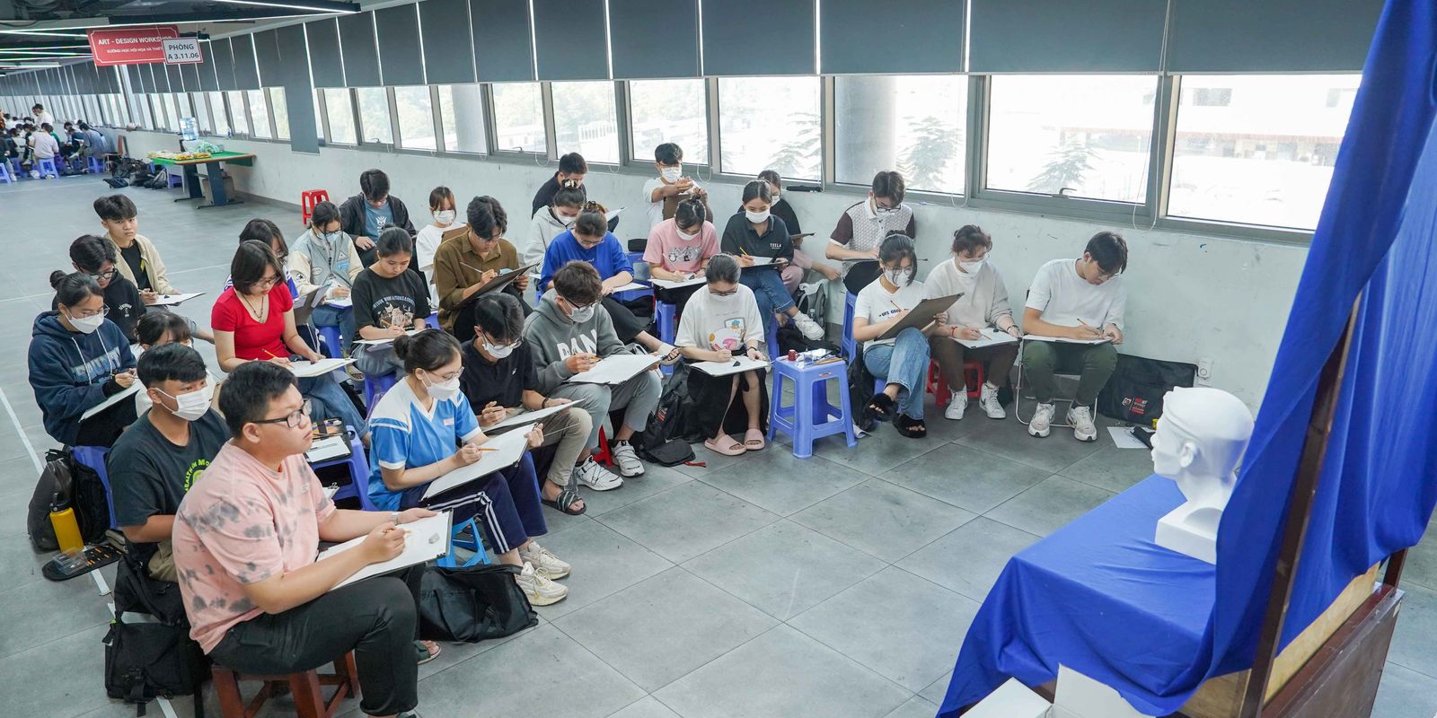 Th&iacute; sinh dự thi năng khiếu tại Trường Đại học Văn Lang năm 2024 - Ảnh: VLU 