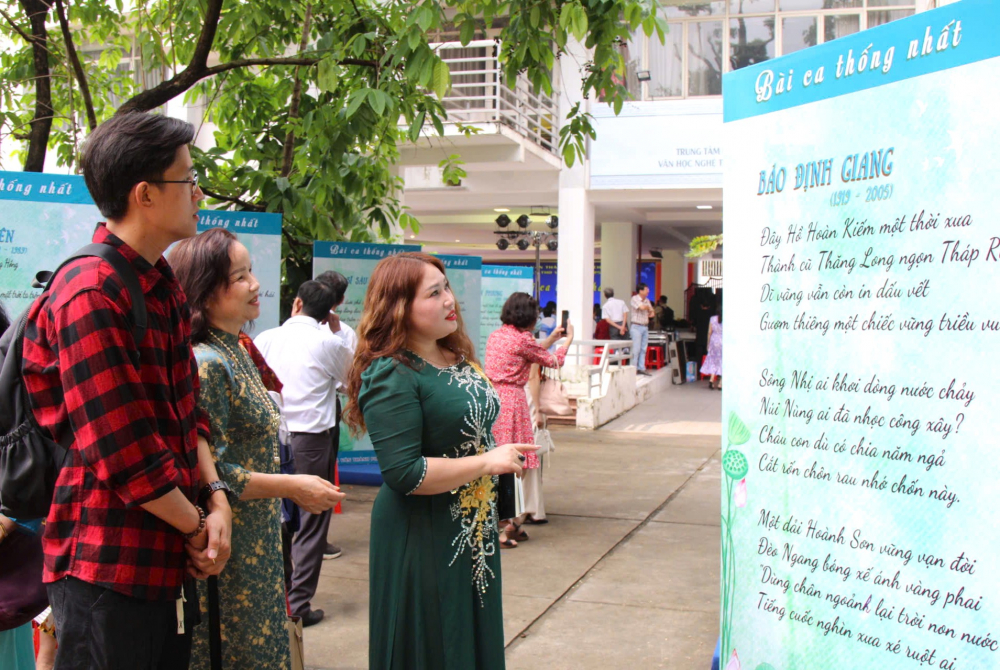 Bảo Định Giang, Chế Lan Vi&ecirc;n, Ho&agrave;i Vũ, L&ecirc; Giang, Viễn Phương, Chim Trắng, Diệp Minh Tuyền&hellip;; c&ugrave;ng với những gương mặt trẻ (dưới tuổi 35): Minh Anh, Trần Đức T&iacute;n, Nguyễn Trần Khải Duy, Đo&agrave;n Nguyễn Anh Minh&hellip;