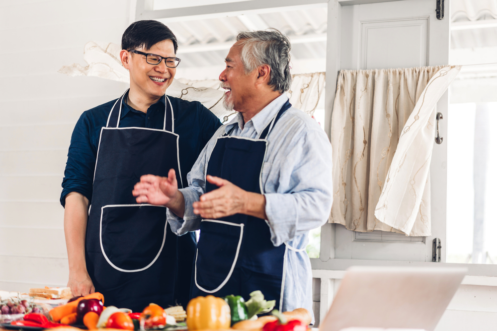 Đ&agrave;n &ocirc;ng cũng th&iacute;ch v&agrave;o bếp (ảnh minh họa-Shutterstock)