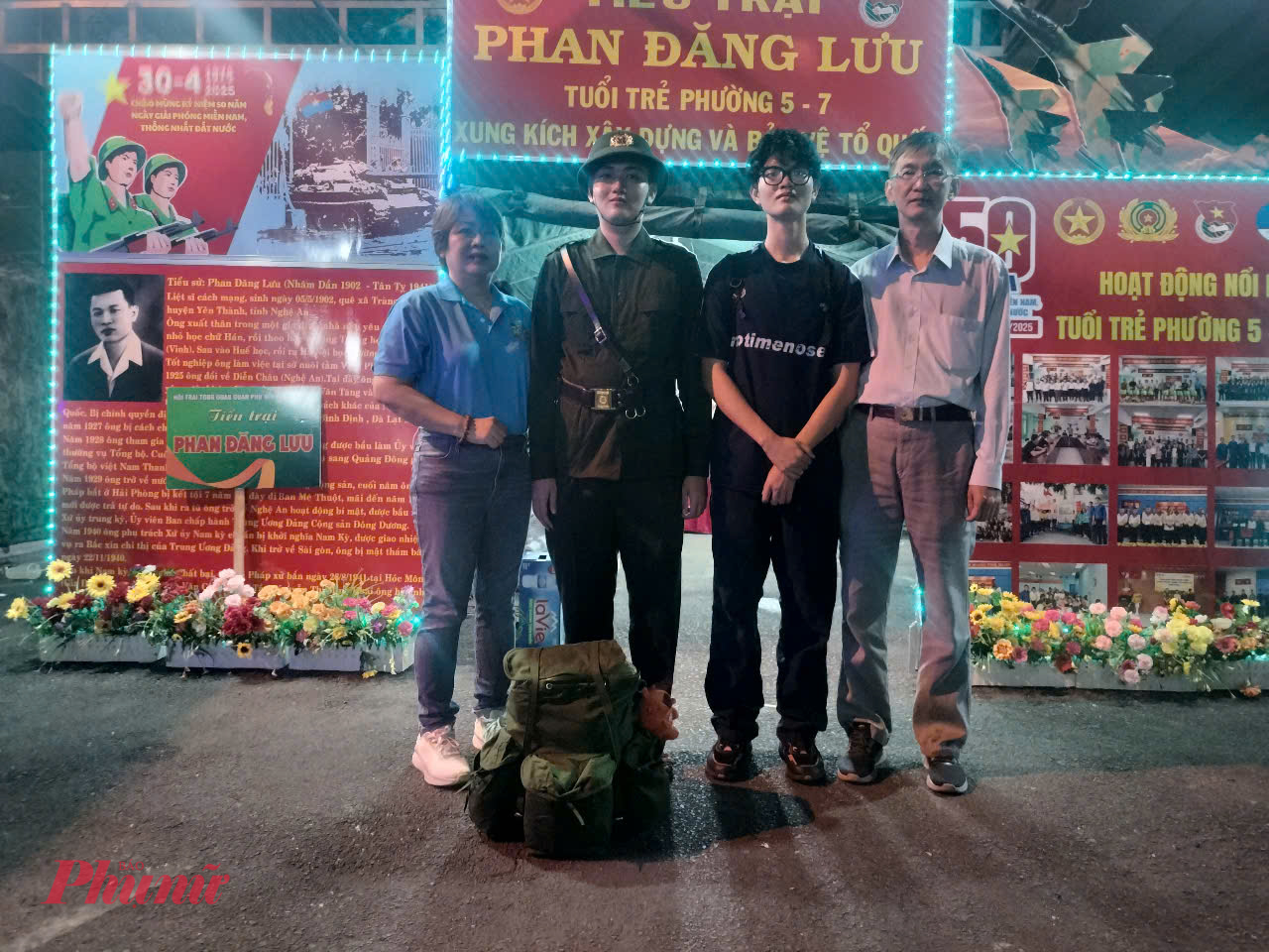 Gia đ&igrave;nh 4 th&agrave;nh vi&ecirc;n của chị Thảo sum vầy b&ecirc;n nhau trong đ&ecirc;m hội trại 
