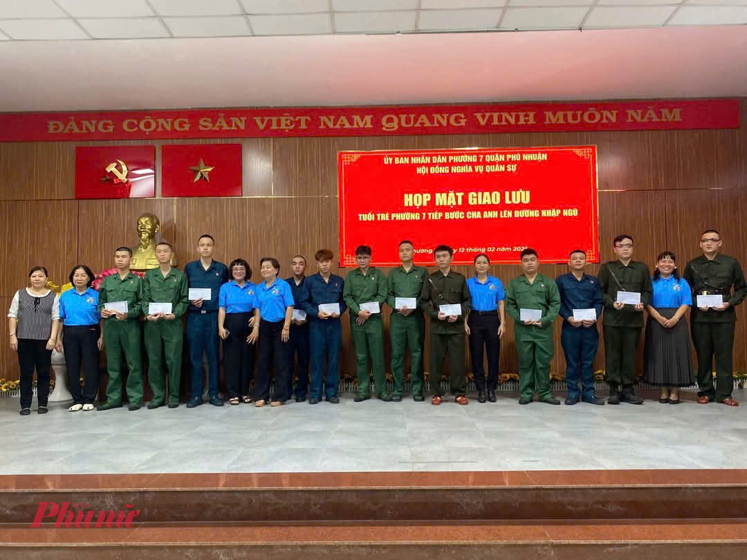 Hội LHPN phường 7 tổ chức họp mặt c&aacute;c t&acirc;n binh trước giờ l&ecirc;n đường thực hiện nghĩa vụ qu&acirc;n sự 