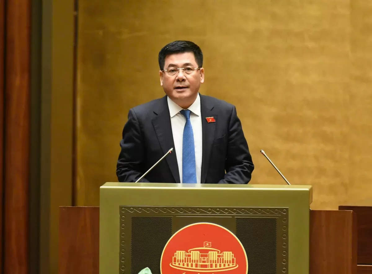 Bộ trưởng Nguyễn Hồng Di&ecirc;n tr&igrave;nh b&agrave;y loạt cơ chế, ch&iacute;nh s&aacute;ch đặc th&ugrave; cho Dự &aacute;n điện hạt nh&acirc;n Ninh Thuận - ảnh: Media Quốc hội