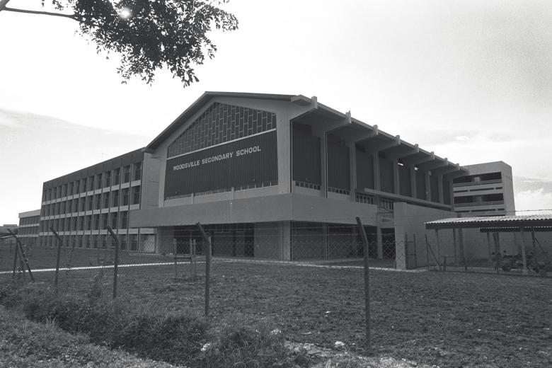 Trường cấp hai Woodsville, Singapore, khoảng năm 1977. Từ năm 1979 đến 1980, gần 50 học sinh tại đ&acirc;y l&agrave; nạn nh&acirc;n của chứng &ldquo;cuồng loạn tập thể&rdquo;. Một số sự kiện &ldquo;si&ecirc;u nhi&ecirc;n&rdquo; kỳ lạ, g&acirc;y hoang mang được đồn rằng đ&atilde; xảy ra đồng thời khi ấy. - Ảnh: StraitsTimes