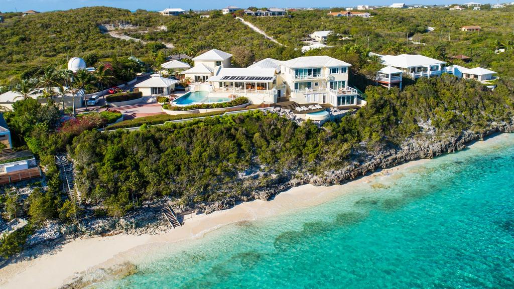 B&atilde;i biển Providenciales ở Quần đảo Turks v&agrave; Caicos (v&ugrave;ng l&atilde;nh thổ thuộc Vương quốc Li&ecirc;n hiệp Anh v&agrave; Bắc Ireland)  nơi xảy ra vụ việc