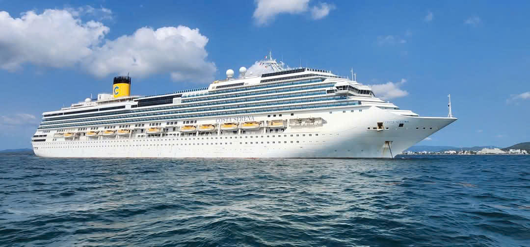 T&agrave;u Costa Serena chuy&ecirc;n chở kh&aacute;ch du lịch từ c&aacute;c nước Ch&acirc;u &Aacute; - Ảnh CTV