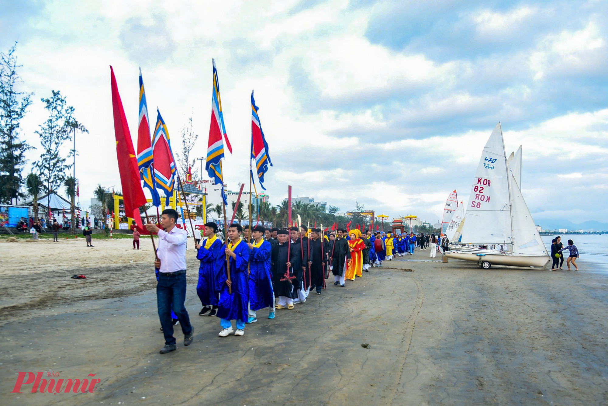 Lễ hội Cầu ngư gắn với t&iacute;n ngưỡng thờ c&aacute; &Ocirc;ng ở l&agrave;ng biển ra đời v&agrave; ph&aacute;t triển dựa tr&ecirc;n lịch sử văn ho&aacute; t&acirc;m linh của v&ugrave;ng đất, phản &aacute;nh sinh động đời sống sinh hoạt của ngư d&acirc;n l&agrave;ng ch&agrave;i ven biển.