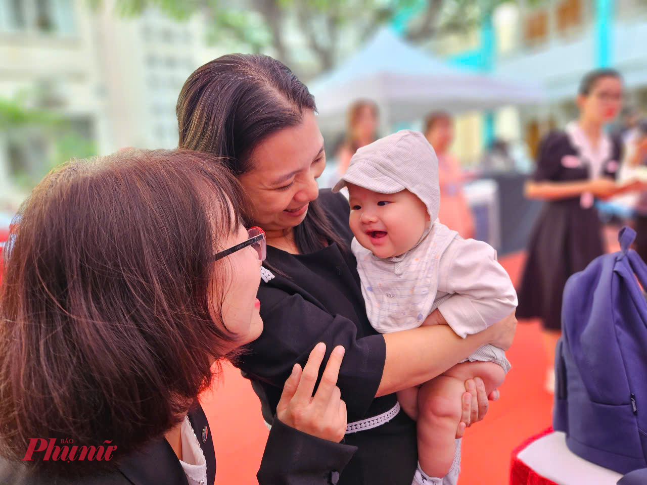 B&aacute;c sĩ Cẩm Giang (Bệnh viện Nhi Đồng 1) v&agrave; b&aacute;c sĩ B&ugrave;i Thị Hồng Nhu (Bệnh viện Từ Dũ) 