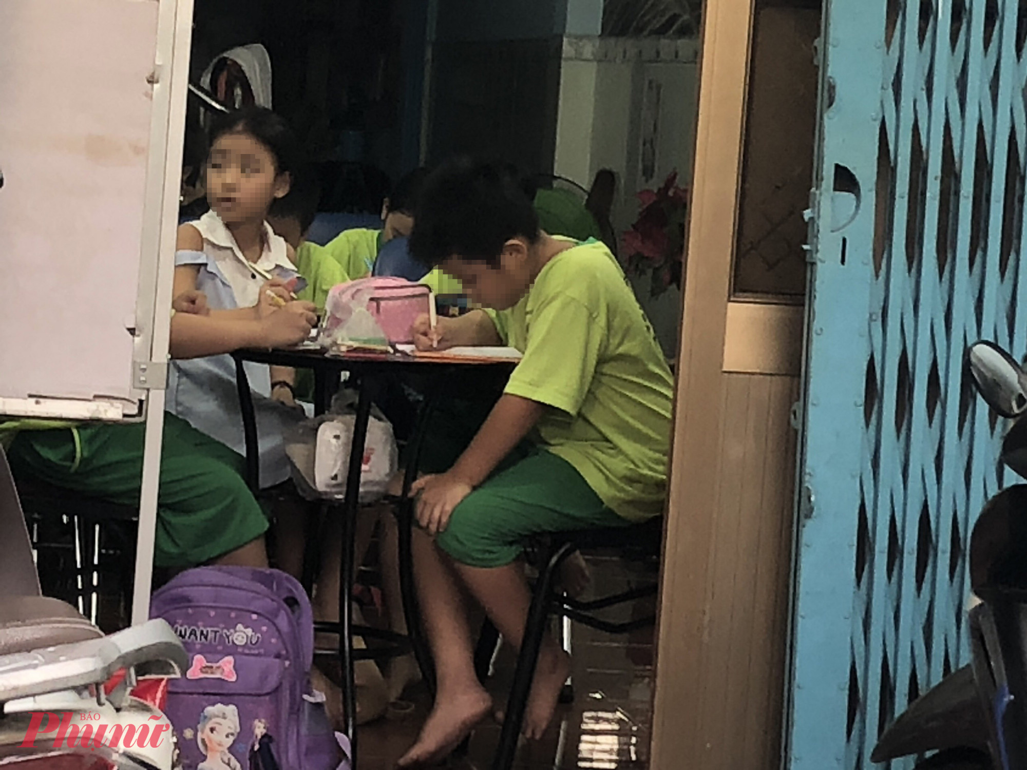 Th&ocirc;ng tư 29 cấm dạy th&ecirc;m ở bậc tiểu học, cấm gi&aacute;o vi&ecirc;n phổ th&ocirc;ng dạy th&ecirc;m học sinh ch&iacute;nh kh&oacute;a của m&igrave;nh b&ecirc;n ngo&agrave;i trường học - Ảnh: Nguyễn Loan