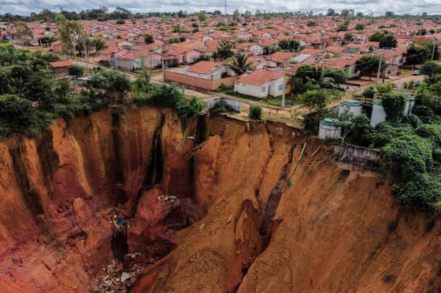 Nh&igrave;n từ tr&ecirc;n kh&ocirc;ng về t&igrave;nh trạng x&oacute;i m&ograve;n ở Buriticupu, bang Maranh&atilde;o, Brazil - Ảnh: AFP