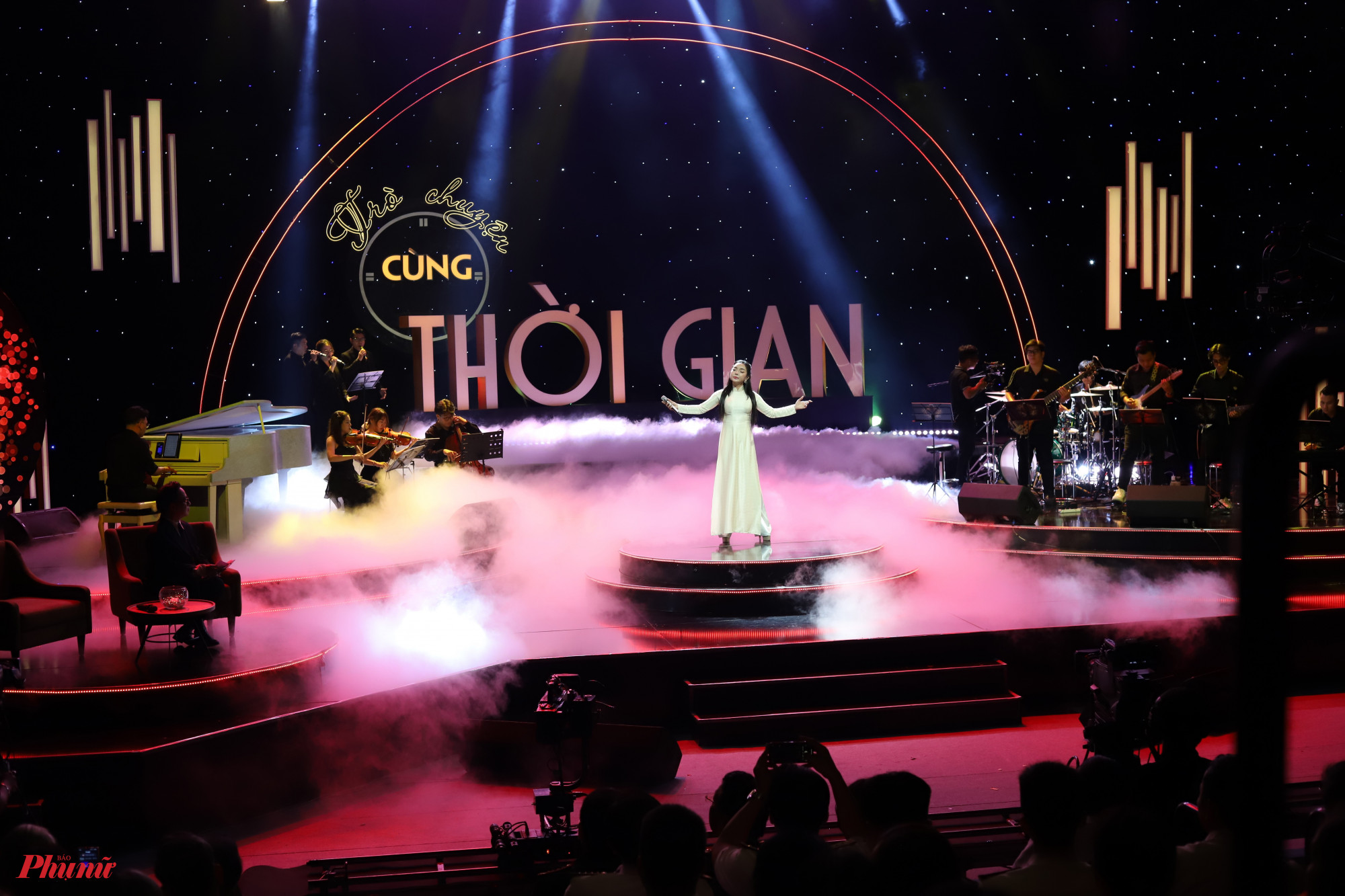 NS ƯT Phương Anh thể hiện nhạc phẩm C&oacute; những tuổi 20 như thế, thơ: Trần Văn Giang, nhạc: Nguyễn Hồng Sơn