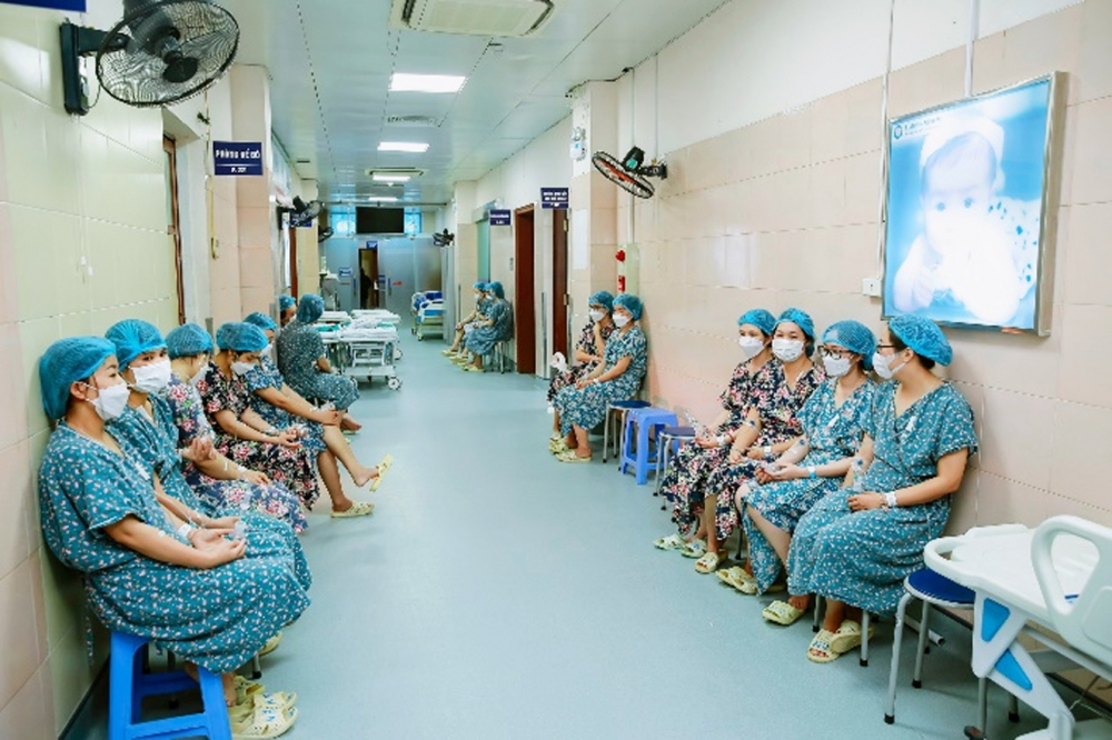 Sản phụ chờ tới lượt thăm kh&aacute;m tại Trung t&acirc;m Hỗ trợ sinh sản, Bệnh viện Bưu điện H&agrave; Nội - Nguồn ảnh: Bệnh viện Bưu điện H&agrave; Nội