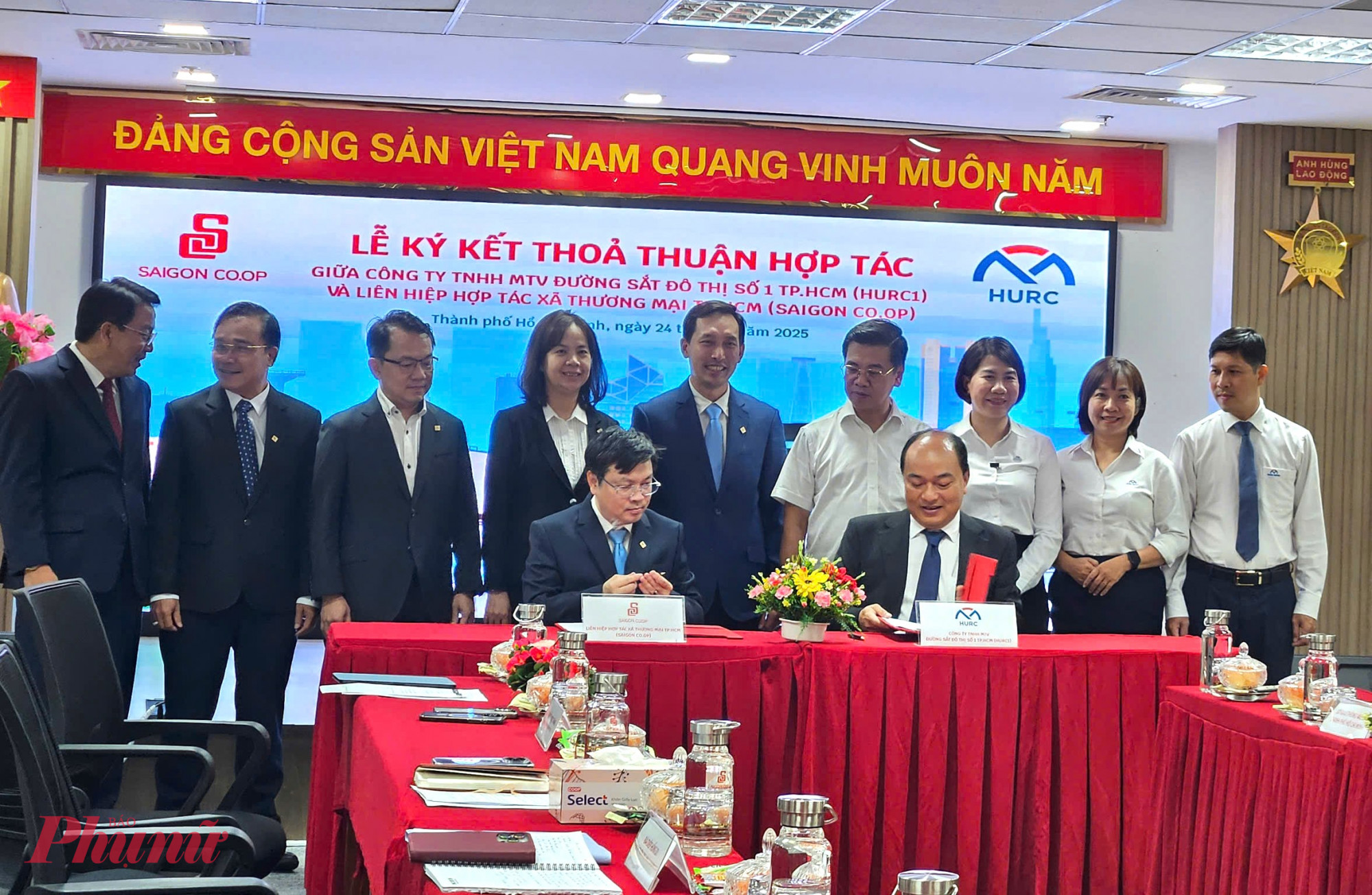 Đại diện Saigon Co.op v&agrave; HURC k&yacute; kết thỏa thuận hợp t&aacute;c 