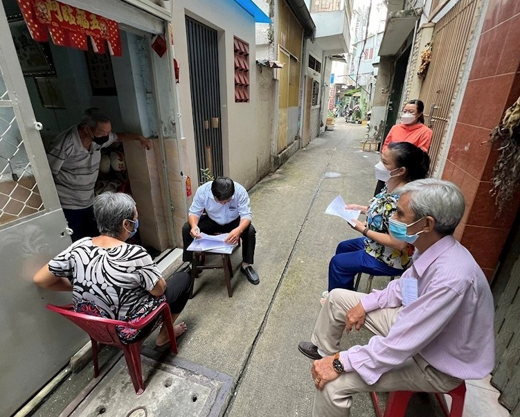 Ban chỉ đạo Giảm ngh&egrave;o TPHCM ph&uacute;c tra việc ho&agrave;n th&agrave;nh mục ti&ecirc;u kh&ocirc;ng c&ograve;n hộ ngh&egrave;o, hộ cận ngh&egrave;o theo chuẩn ngh&egrave;o đa chiều giai đoạn 2021-2025 tại khu vực nội th&agrave;nh - Ảnh: T.U.