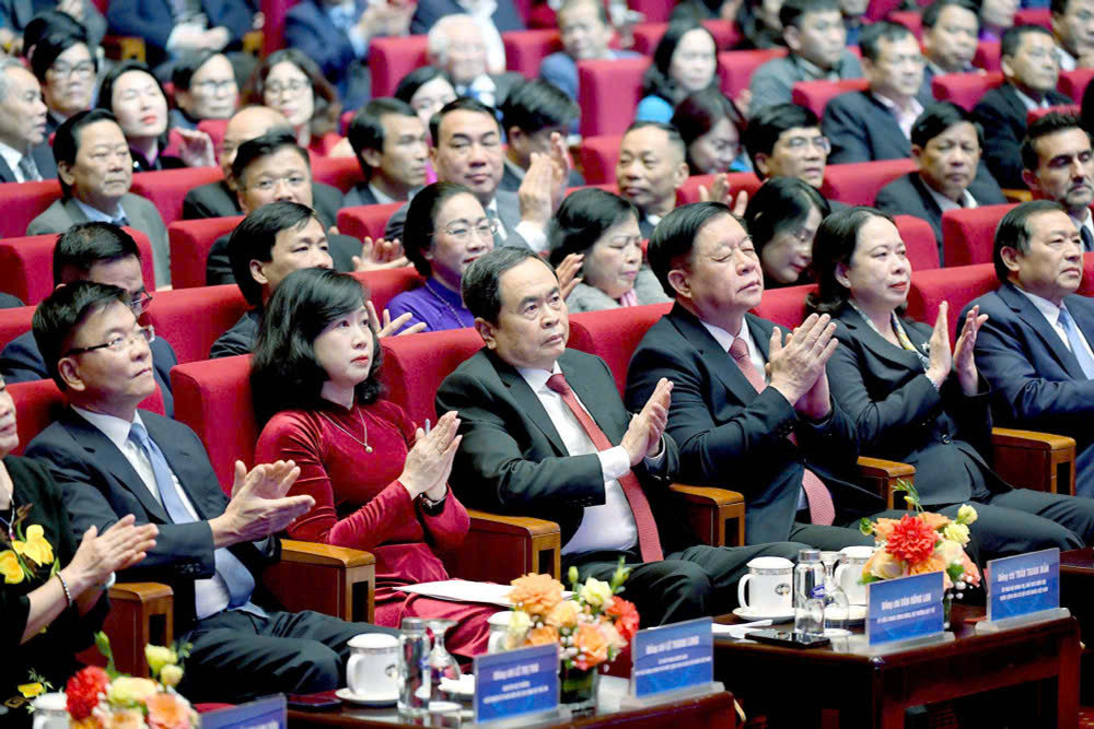 L&atilde;nh đạo Đảng v&agrave; Nh&agrave; nước