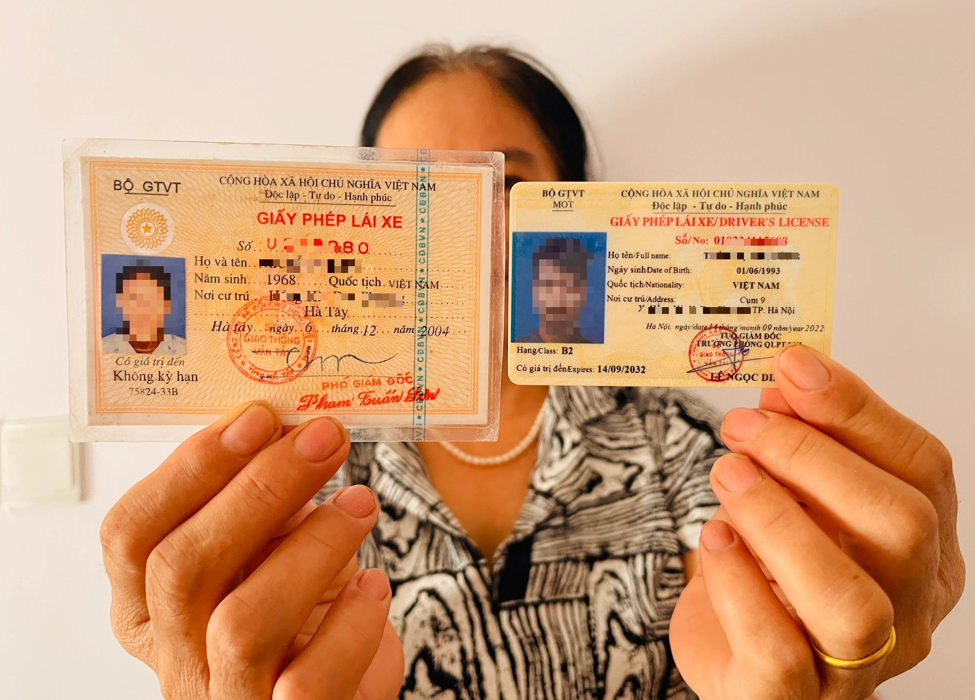 người d&acirc;n c&oacute; thể cấp lại giấy ph&eacute;p l&aacute;i xe theo 2 c&aacute;ch gồm trực tiếp v&agrave; trực tuyến - Ảnh: T.H