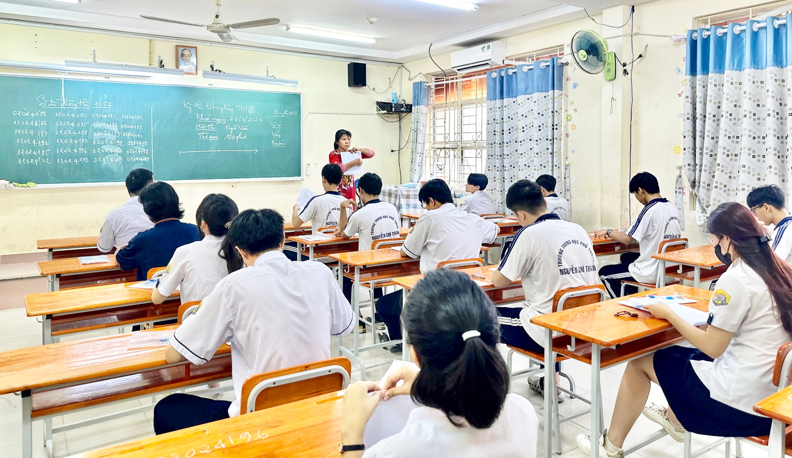 Th&iacute; sinh tham gia kỳ thi tốt nghiệp THPT năm 2024 tại TPHCM 