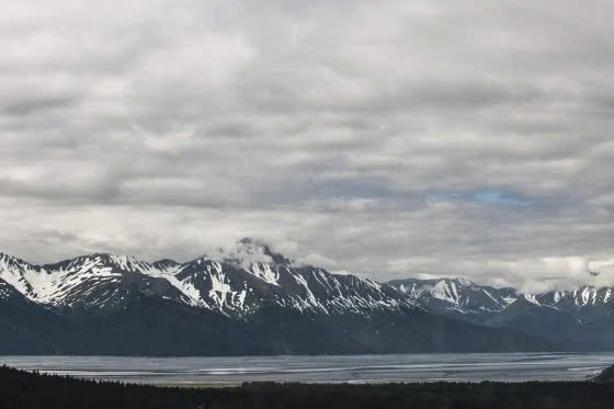 Những ngọn n&uacute;i phủ tuyết gần Girdwood, Alaska - Ảnh: Alamy