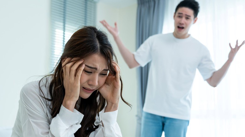 Khi bị ph&aacute;t hiện ngoại t&igrave;nh, anh đ&atilde; lớn tiếng đổ tội ngược cho vợ - ảnh: Shutterstock