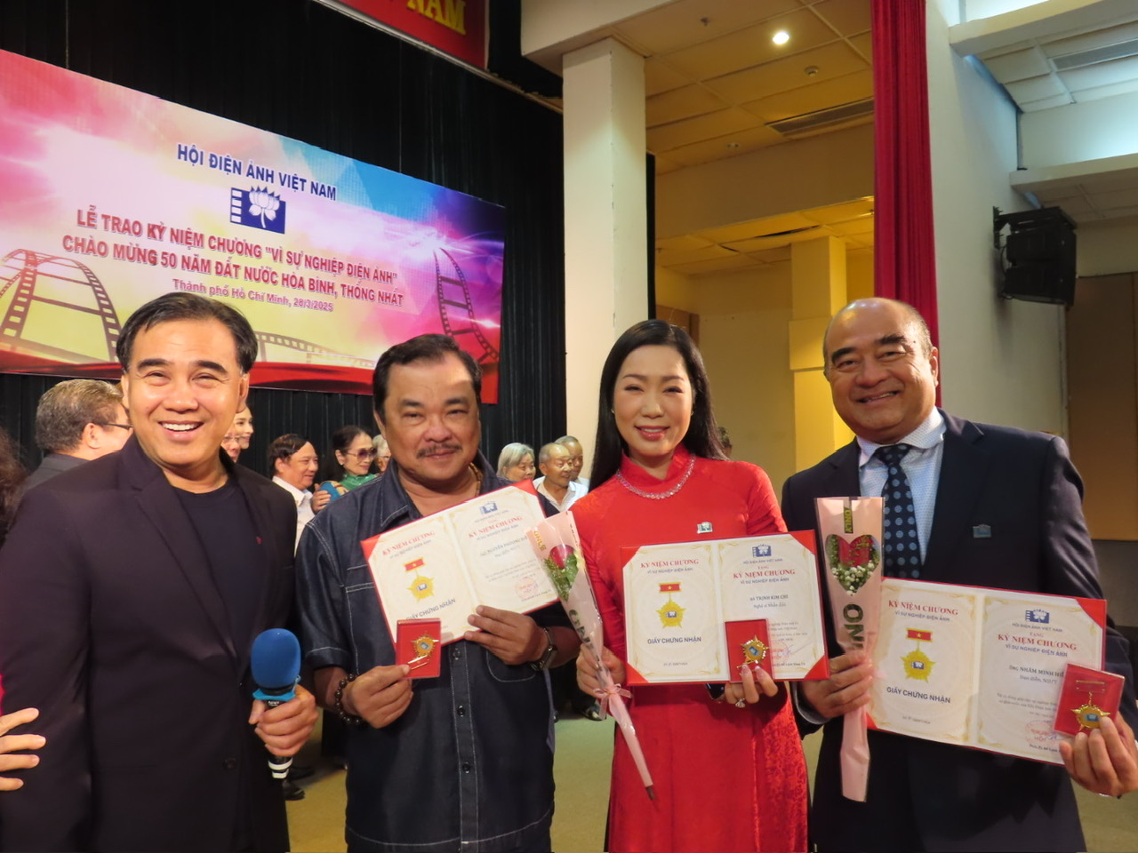 C&aacute;c diễn vi&ecirc;n, đạo diễn Quyền Linh, Phương Điền, Trịnh Kim Chi, Nh&acirc;m Minh Hiền hội ngộ trong sự kiện 