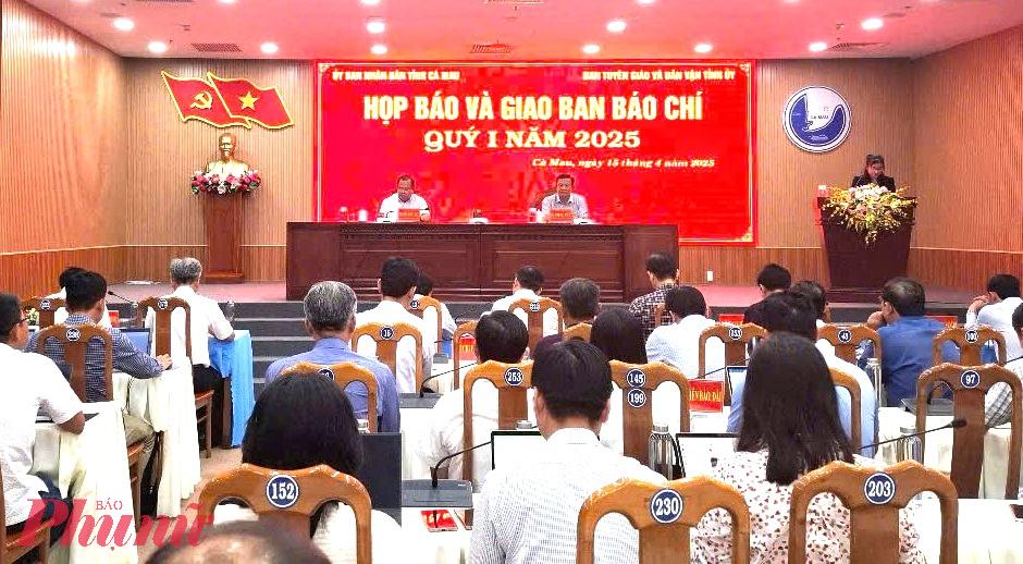 Quang cảnh buổi họp b&aacute;o chiều 15/4. Ảnh: Huỳnh Lợi 