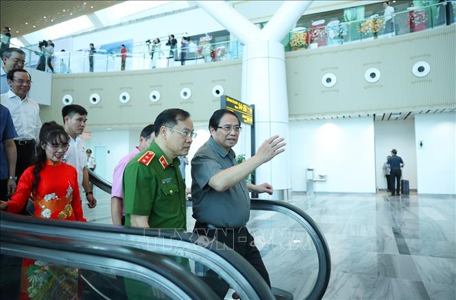 Thủ tướng Phạm Minh Ch&iacute;nh thăm c&ocirc;ng tr&igrave;nh Nh&agrave; ga T3, Cảng h&agrave;ng kh&ocirc;ng quốc tế T&acirc;n Sơn Nhất, Th&agrave;nh phố Hồ Ch&iacute; Minh. Ảnh: Dương Giang - TTXVN