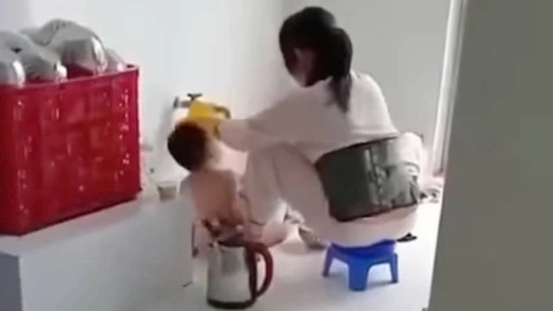 H&igrave;nh ảnh bảo mẫu nhấn đầu
